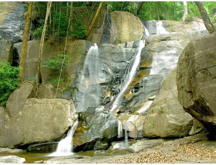 വാഴ്‌വന്തോൾ വെള്ളച്ചാട്ടം